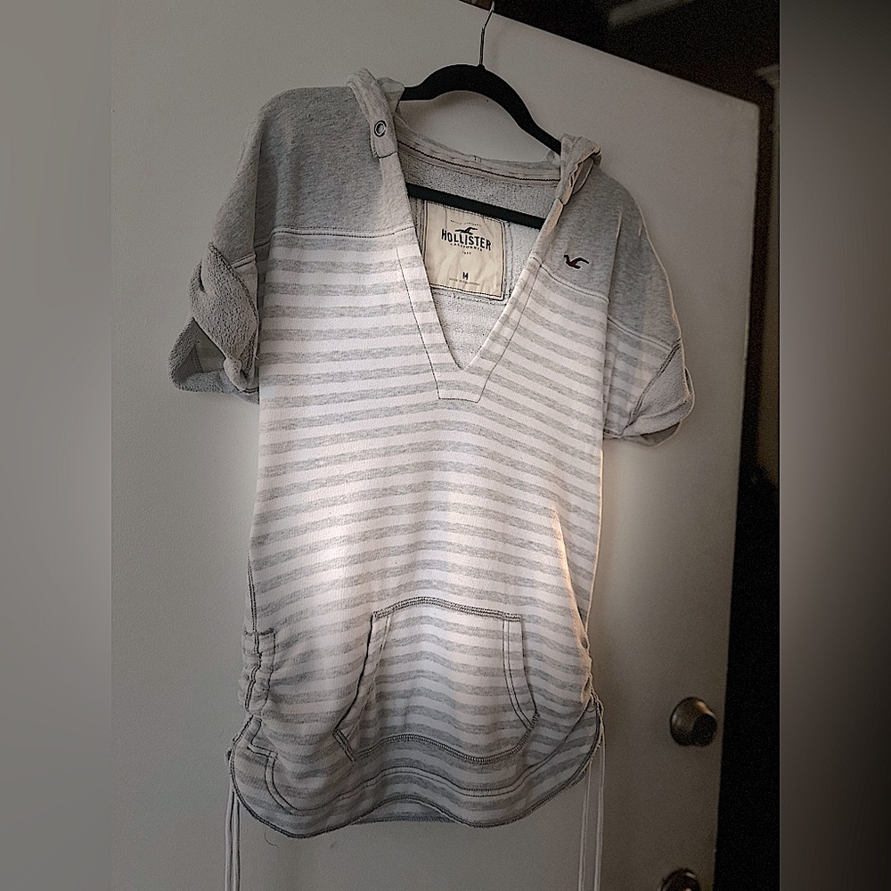 Sold Hollister V Neck Short-Sleeved Spring Pull Over Hoodie